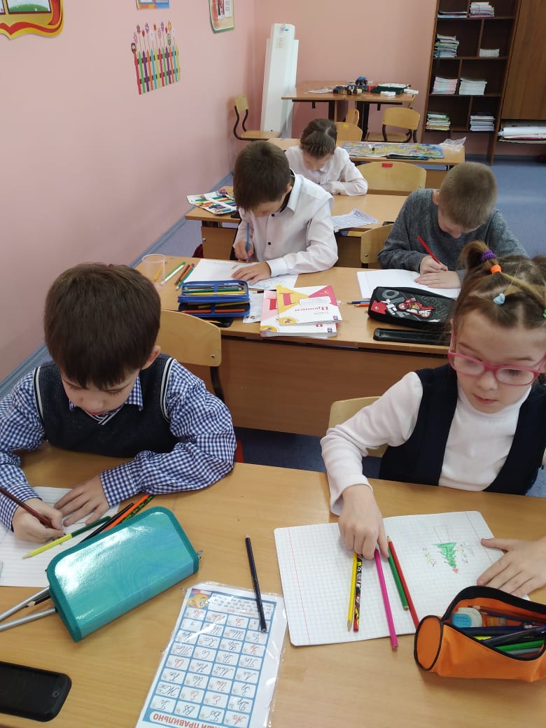 Творческий процесс создания рисунков для коллажа Дружить здорово! 1б класс.