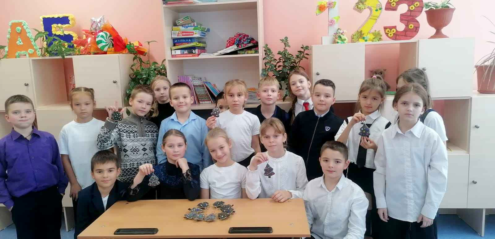 3а Единый урок толерантности Игрушки сшитые самими детьми для инвалидов р.п. Железнодорожный.